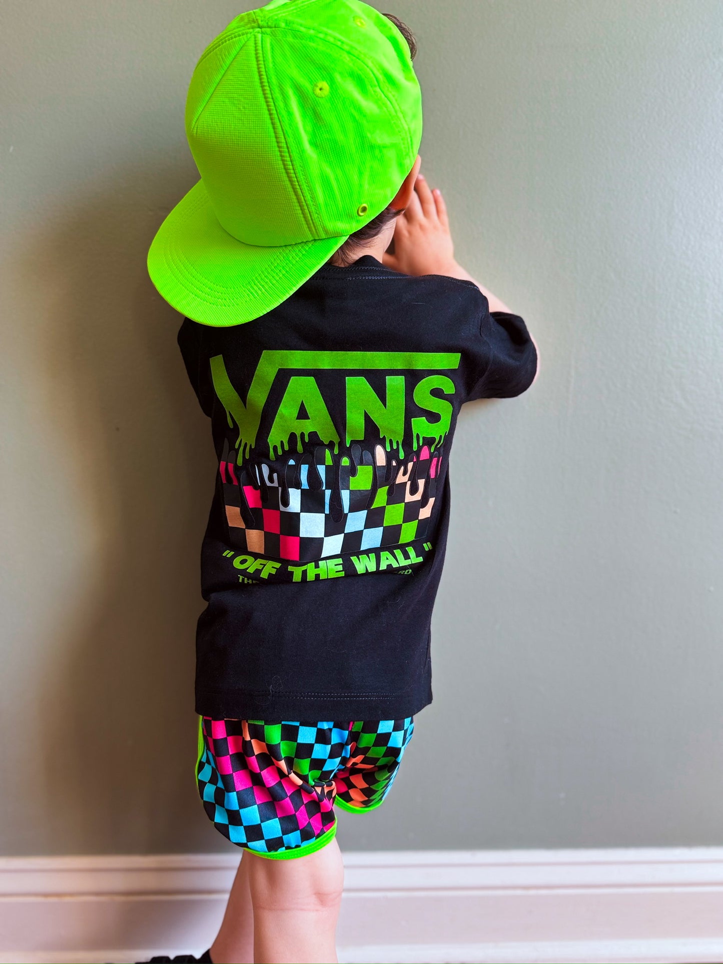 Neon checks logo