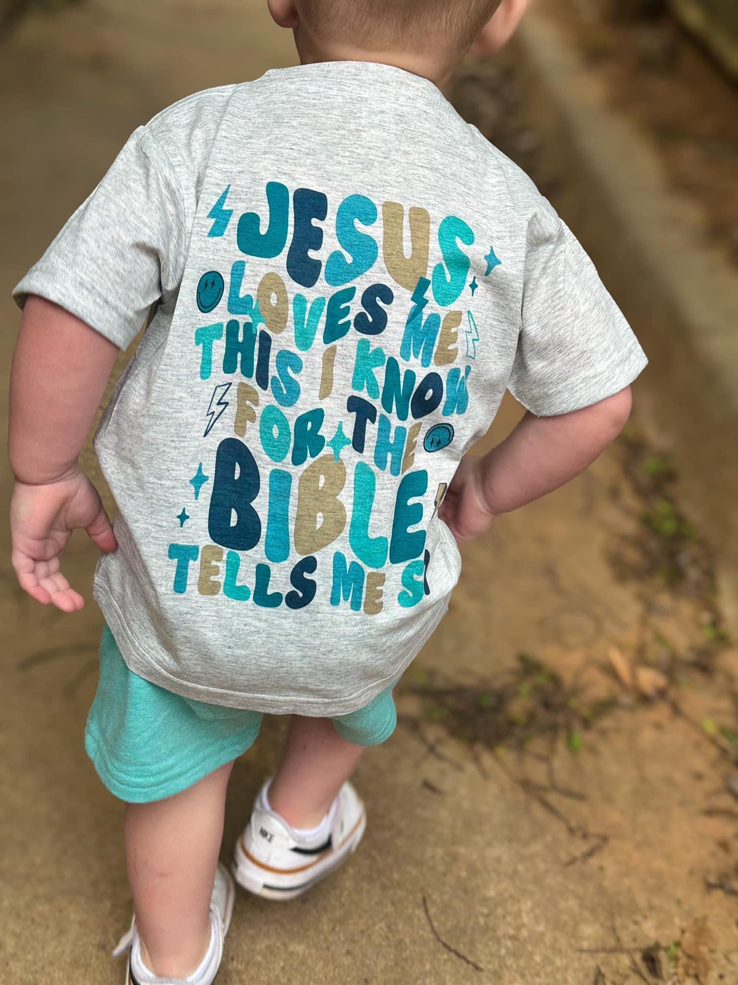 Jesus loves me