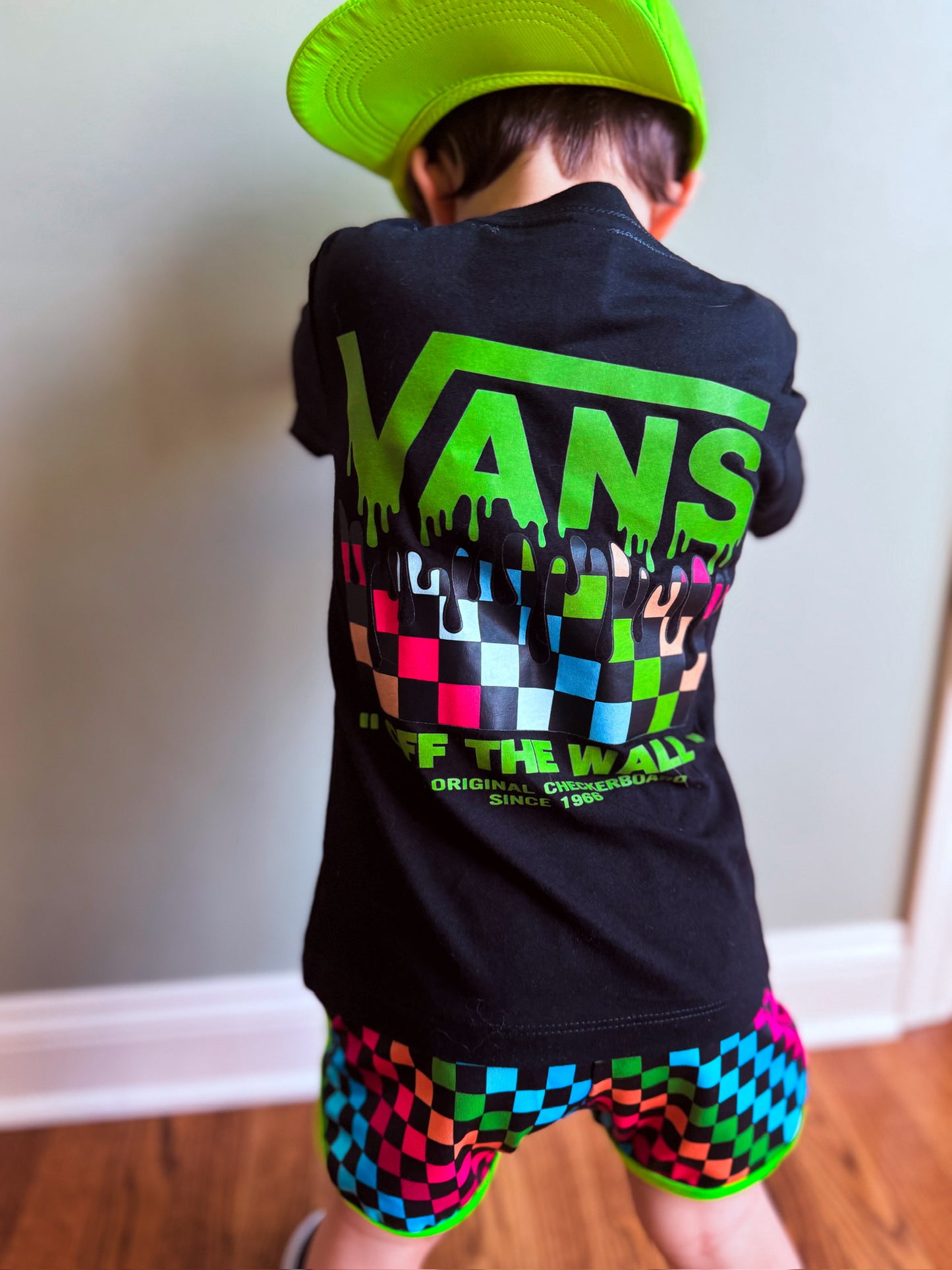 Neon checks logo