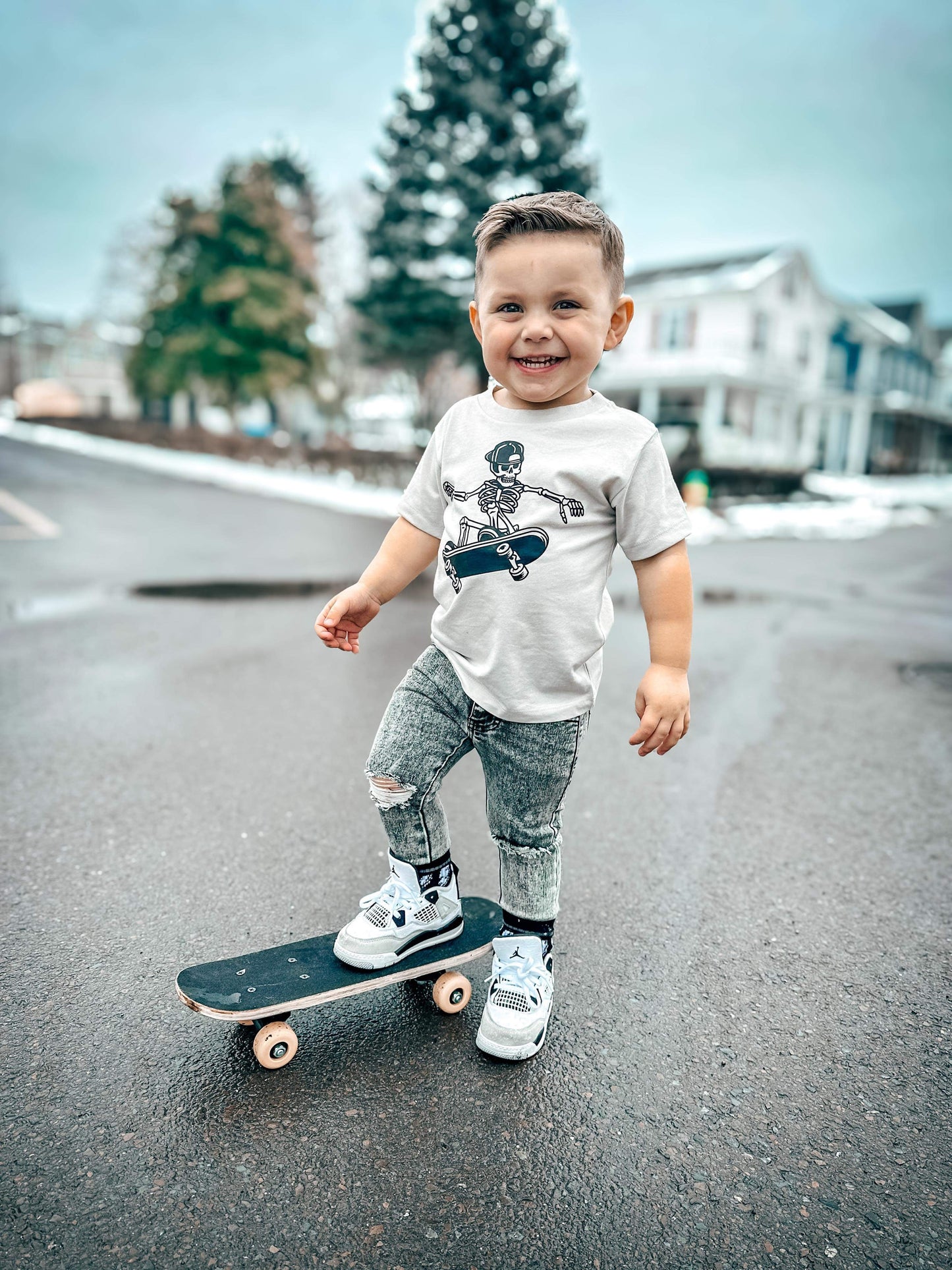 Skeleton on skateboard( heather dust)
