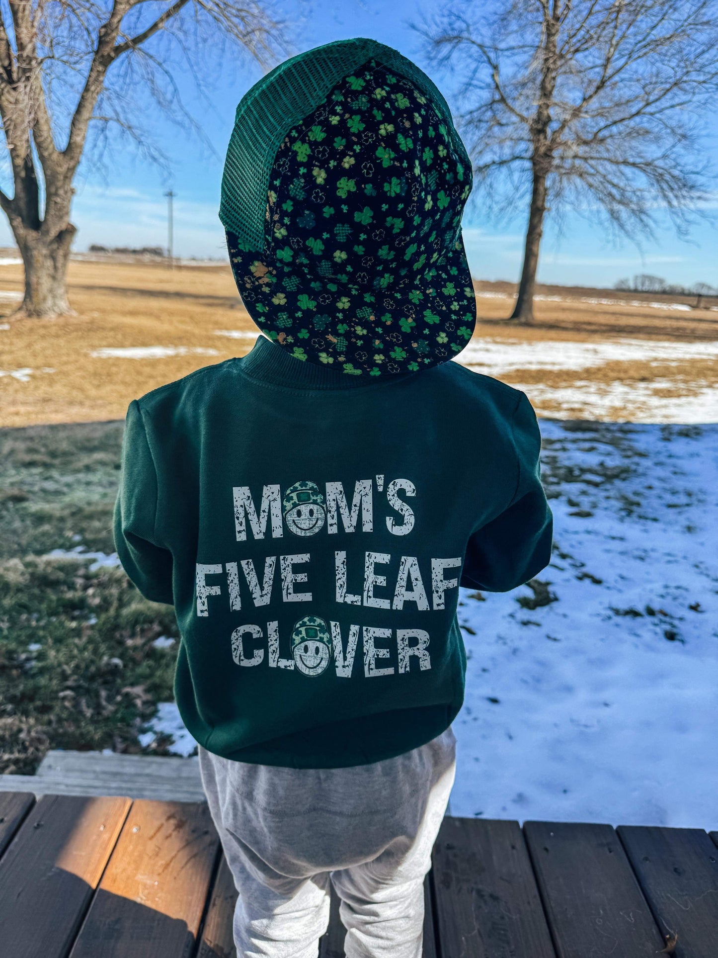 Moms five leaf clover ( sweatshirt only)